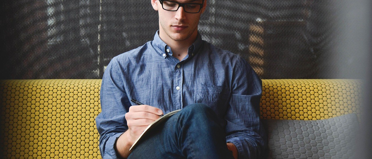 カットハウスシカゴ｜70年代80年代昭和のバーバーを彷彿とさせる内装とベーシックな技術力